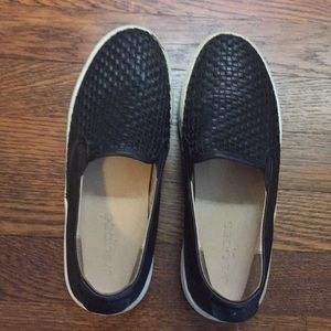 super cute slip on steve madden J slides